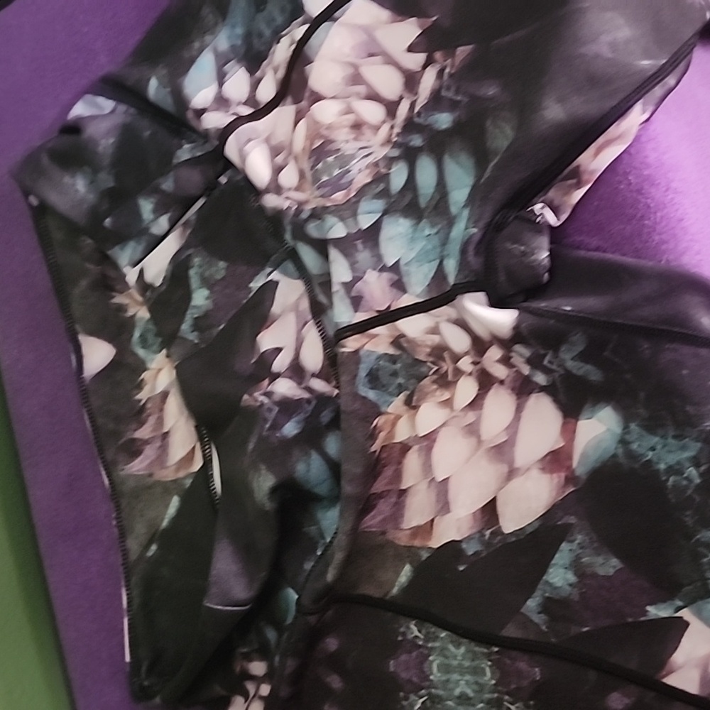 VEUC CALIA Wm Sz M Cropped Floral Leggings